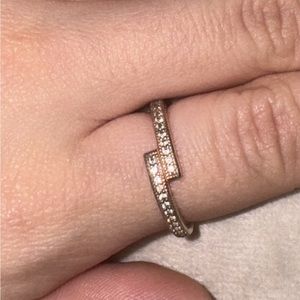 PANDORA Sparkling Overlapping Ring